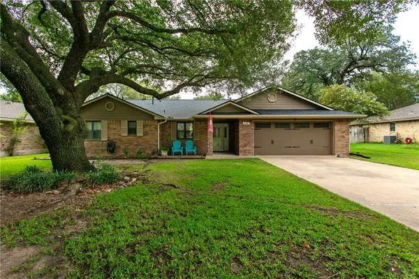 2710 Red Hill DR, College Station, TX 77845