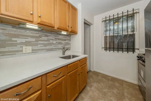 3813 S Calumet Avenue, Chicago, IL 60653