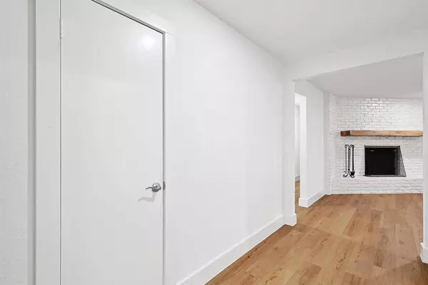 6032 Worrell Drive, Fort Worth, TX 76133