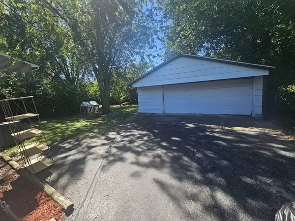 3538 Susan LN, Steger, IL 60475