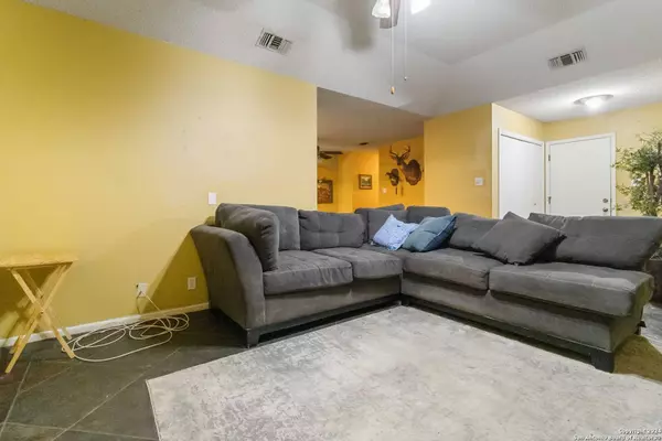 22 SALADO DR, New Braunfels, TX 78130-2892