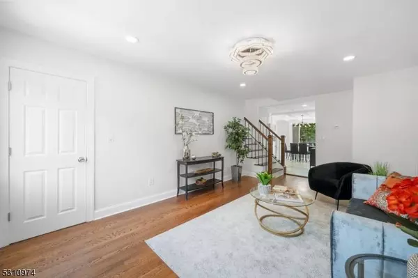 57 Lockwood Dr, Clifton City, NJ 07013