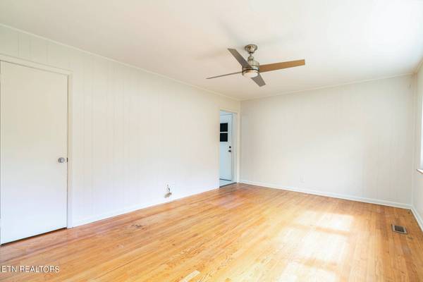 328 Defoe CIR #328, Maryville, TN 37804