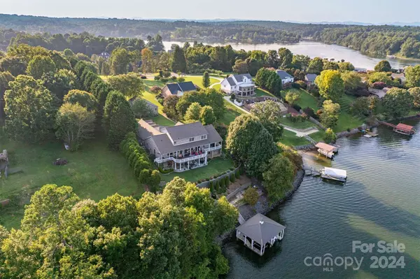 34 Sandbar DR, Taylorsville, NC 28681