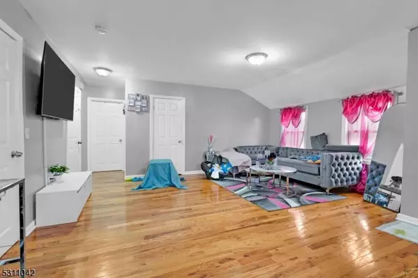 833 S 19th St, Newark City, NJ 07108