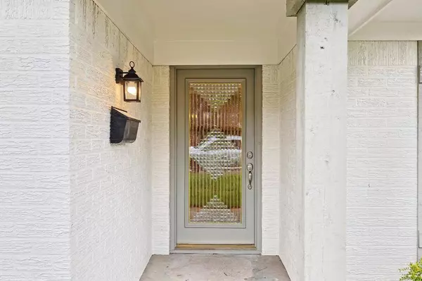 6032 Worrell Drive, Fort Worth, TX 76133