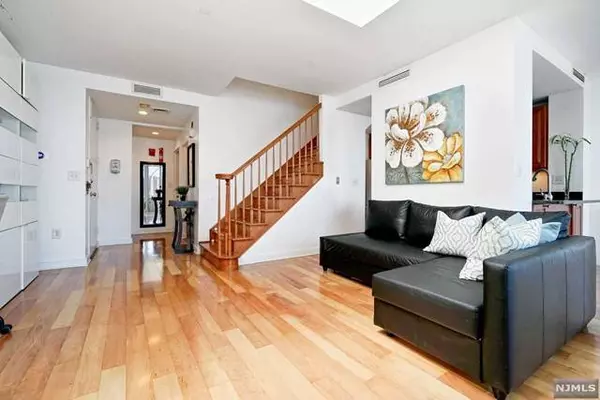 600 Harbor BLVD # 1068, Weehawken, NJ 07086