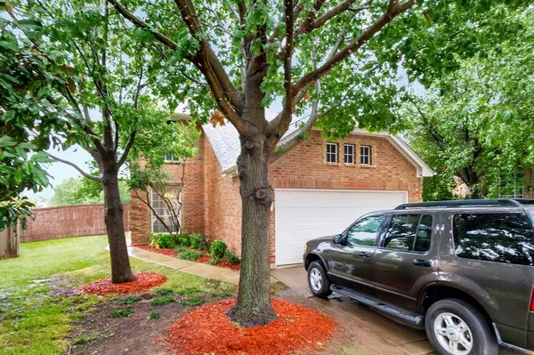 2737 Lynx Lane, Fort Worth, TX 76244