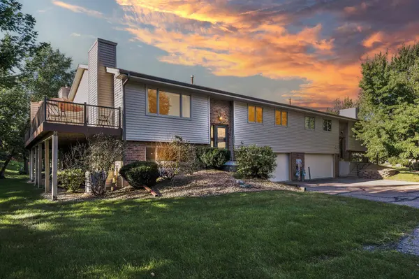 4540 Rosewood LN N, Minneapolis, MN 55442