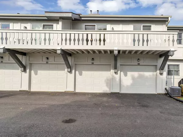 862 Bristol DR, Barrington, IL 60010