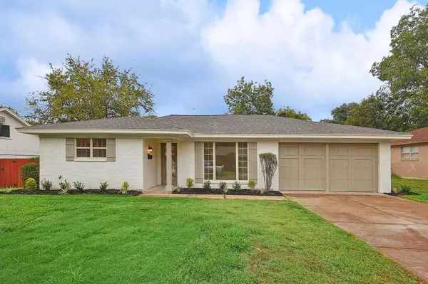 6032 Worrell Drive, Fort Worth, TX 76133