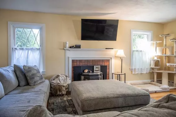 587 Granby Rd, Chicopee, MA 01013