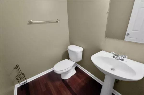 7964 Larksview DR, Fairburn, GA 30213