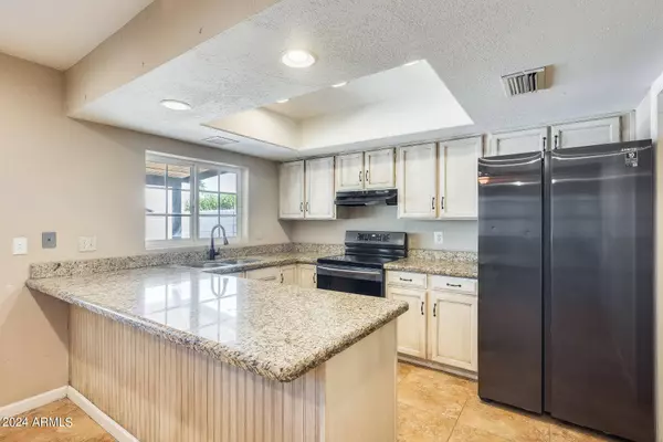 812 W KIOWA Circle, Mesa, AZ 85210