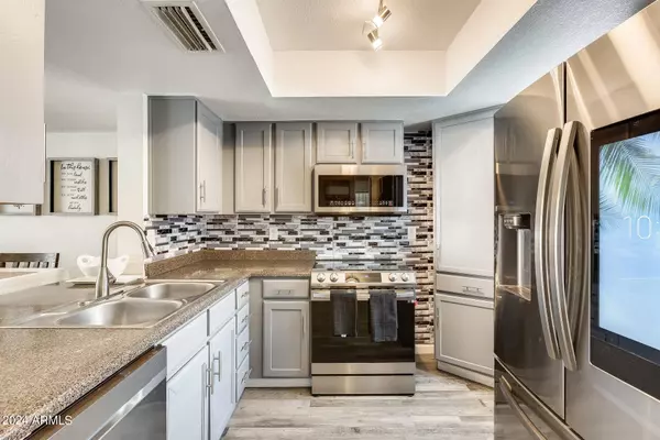 1601 W SUNNYSIDE Drive #124, Phoenix, AZ 85029