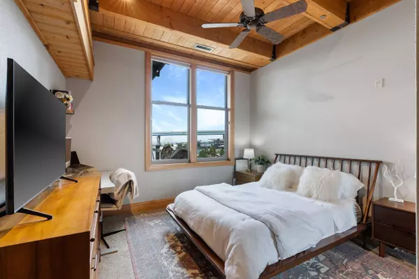 541 E Erie Unit 408, Milwaukee, WI 53202