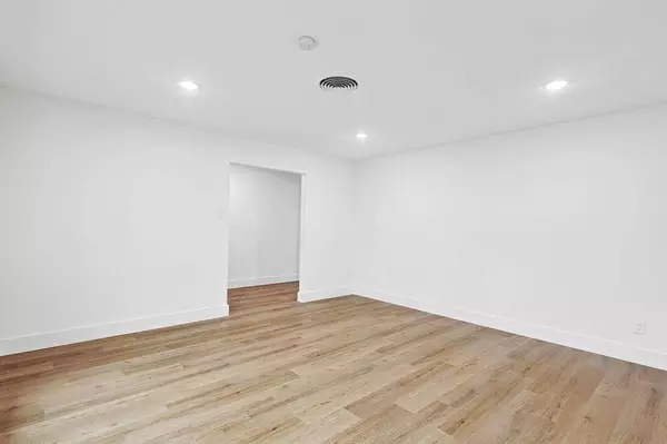 6032 Worrell Drive, Fort Worth, TX 76133