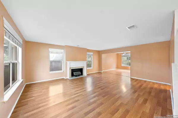 11009 Forest Breeze, Live Oak, TX 78233