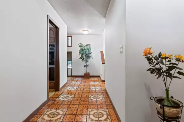 19 Tiara CT, Burlingame, CA 94010