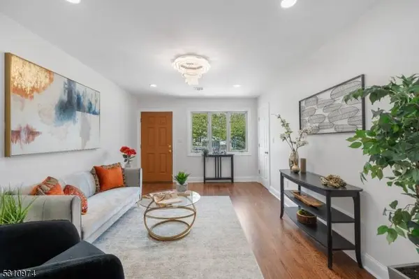 57 Lockwood Dr, Clifton City, NJ 07013