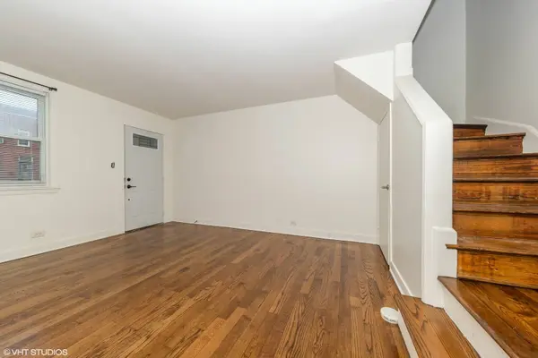 3813 S Calumet Avenue, Chicago, IL 60653