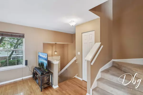 261 Holiday LN, Hainesville, IL 60073