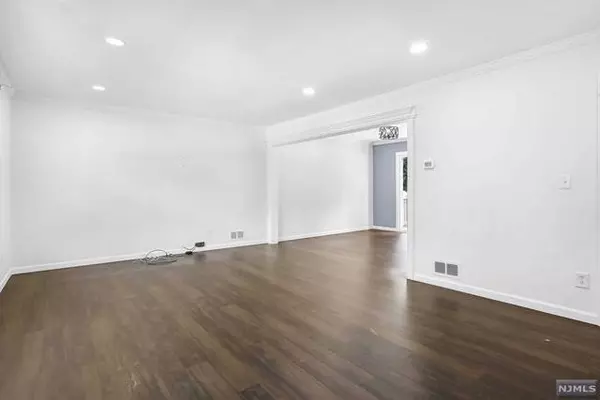 81 Knickerbocker RD, Demarest, NJ 07627