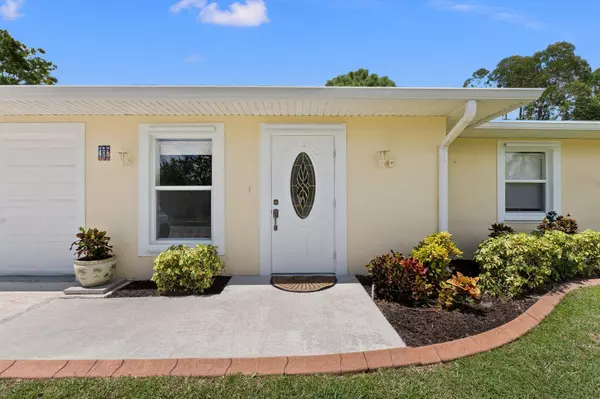 486 NE Solida CIR, Port Saint Lucie, FL 34983