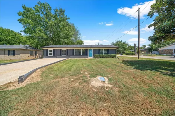 532 Circle Drive, Lindale, TX 75771