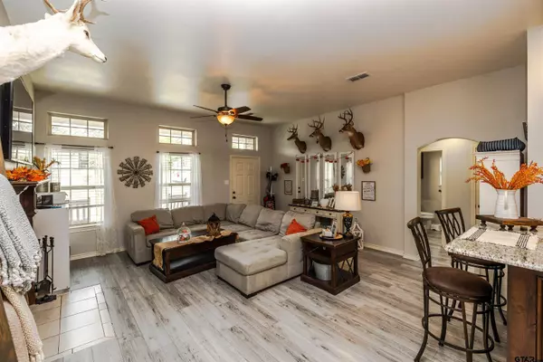 397 Molly Ln., Lindale, TX 75771