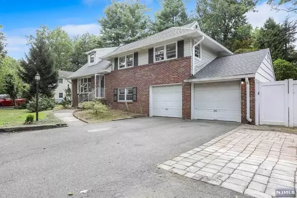 81 Knickerbocker RD, Demarest, NJ 07627
