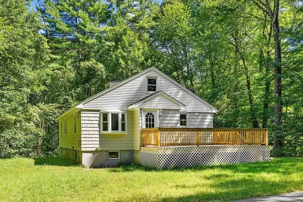 257 Pine St, Leicester, MA 01524