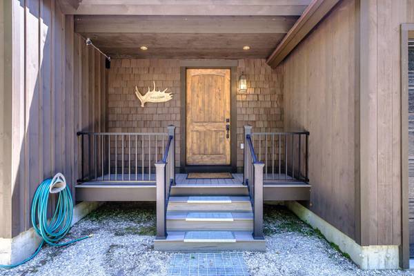 33 Hemlock Ridge DR, Bethel, ME 04217