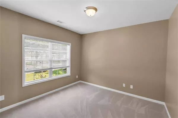 7964 Larksview DR, Fairburn, GA 30213