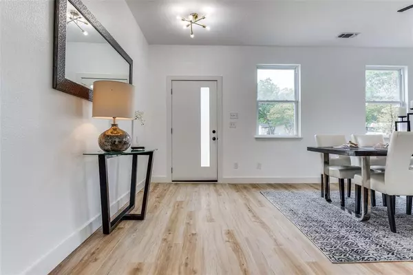 915 Warfield Way, Richardson, TX 75080