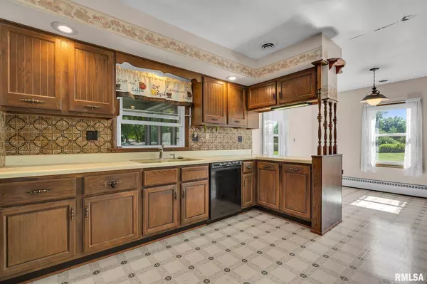 5105 MARQUETTE ST, Davenport, IA 52806