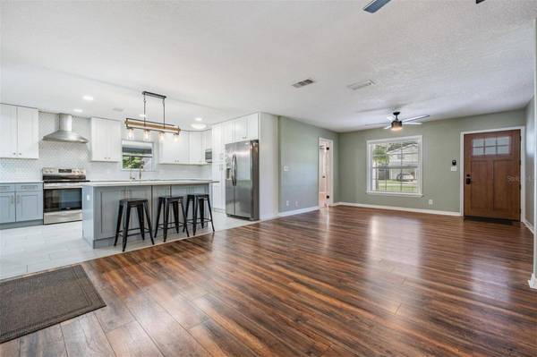 1211 DALZIE DR, Valrico, FL 33594