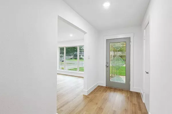 6032 Worrell Drive, Fort Worth, TX 76133