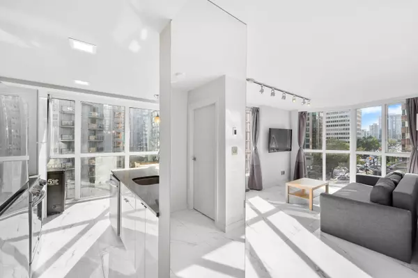 1188 HOWE ST #702, Vancouver, BC V6Z 2S8