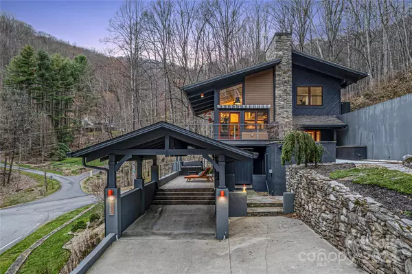 1585 Eagles Nest RD, Waynesville, NC 28786