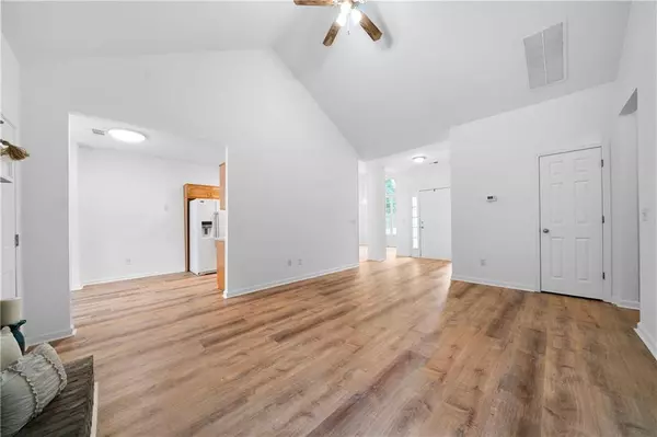 162 Hawk LN, Carrollton, GA 30116