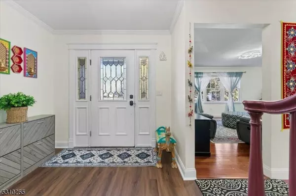 9 Wyckoff Way, Hillsborough Twp., NJ 08844