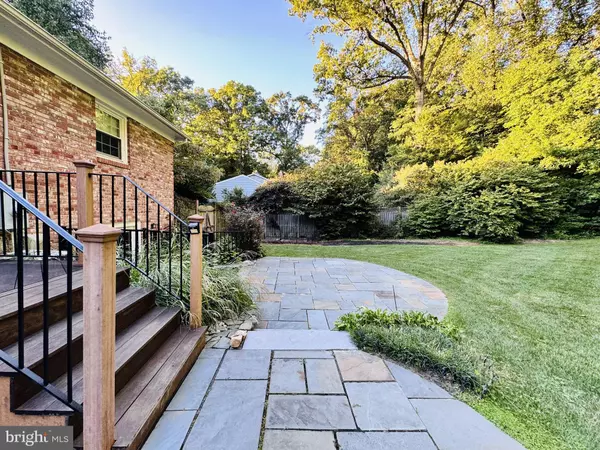 3405 VALEWOOD DR, Oakton, VA 22124