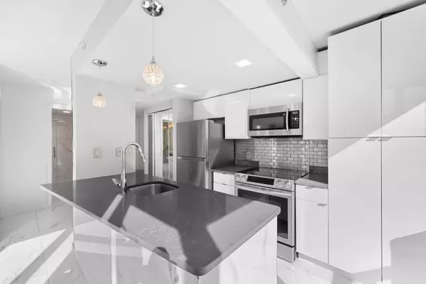 1188 HOWE ST #702, Vancouver, BC V6Z 2S8