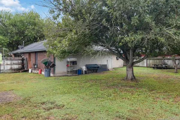 22 SALADO DR, New Braunfels, TX 78130-2892
