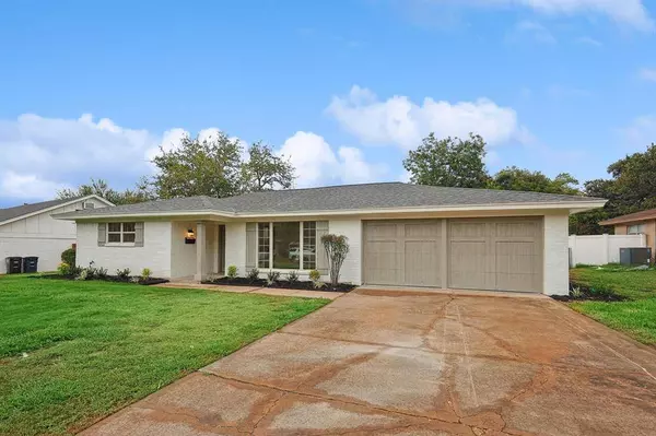 6032 Worrell Drive, Fort Worth, TX 76133