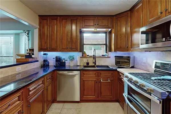 2710 Red Hill DR, College Station, TX 77845