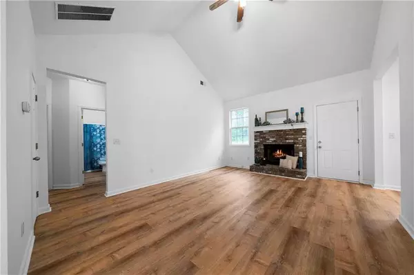 162 Hawk LN, Carrollton, GA 30116