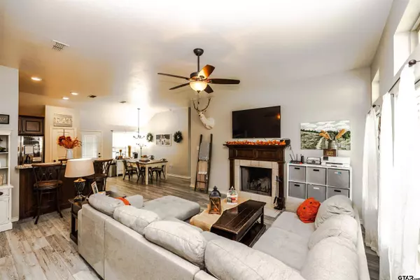 397 Molly Ln., Lindale, TX 75771