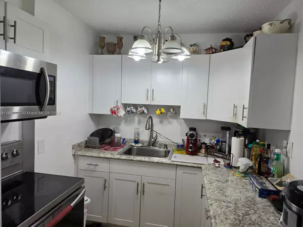 11234 SW 43rd St, Miami, FL 33165